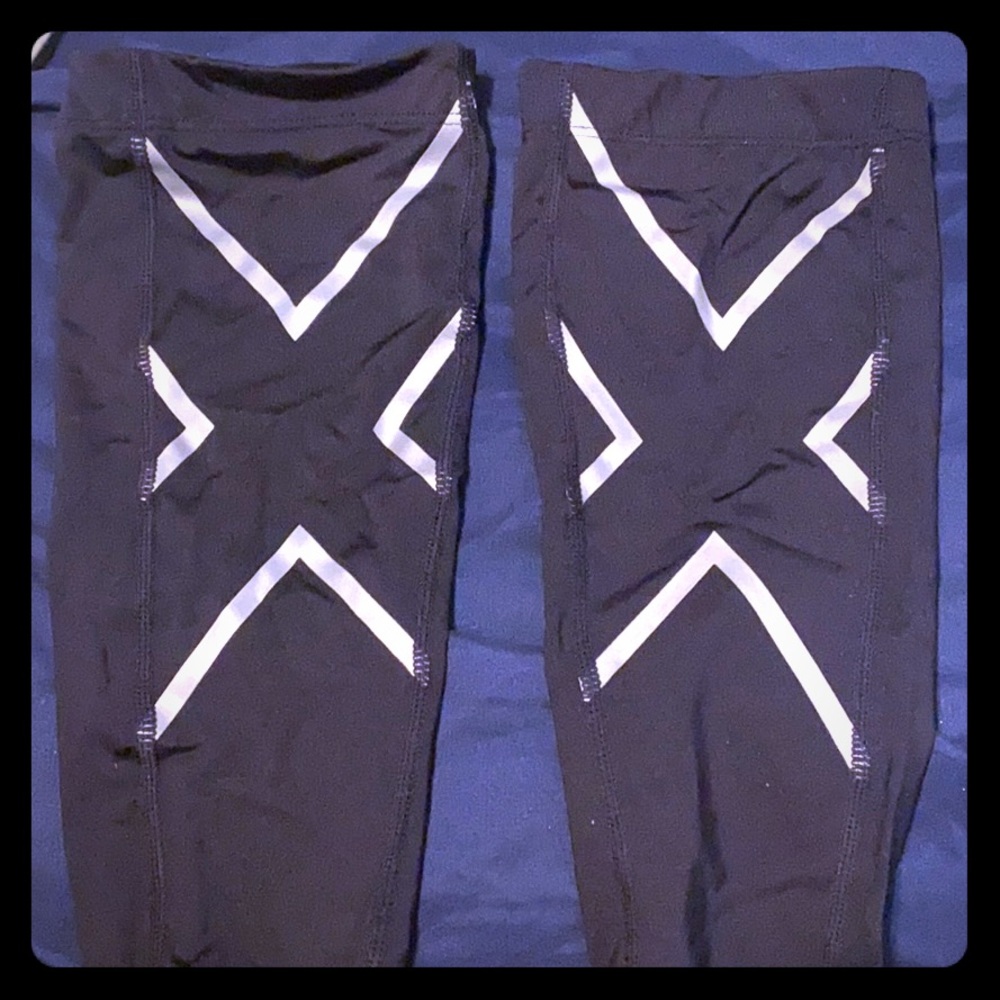 2XU compression calf guards